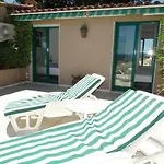 Superbe Avec Immense Terrasse Et Vue Sur Mer, à 200m Des Plages - 2 Climatisées - Fr-1-100-172 Cavalaire-sur-Mer